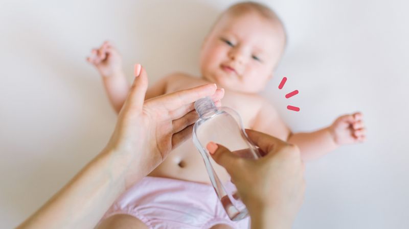Kenali 5 Manfaat Baby Oil untuk Kesehatan Si Kecil